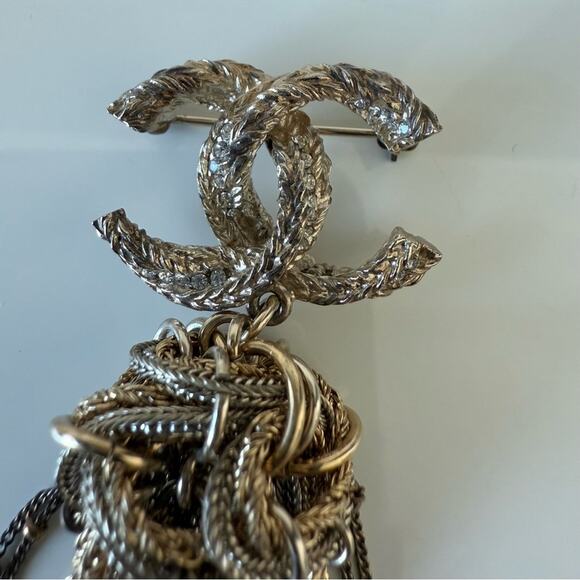 CHANEL tassel brooch Authentic Retail 1550$ - Picture 2 of 8